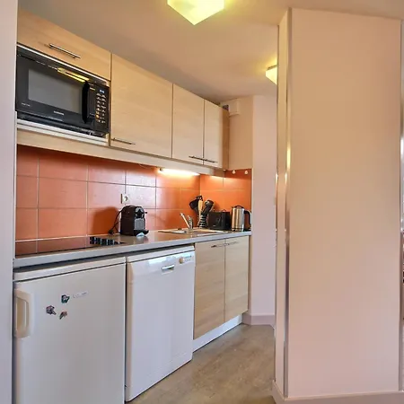 Grand 2 Pieces Avec Balcon Et Rangements, Proche Pistes Et Commerces - Fr-1-455-175 Apartment